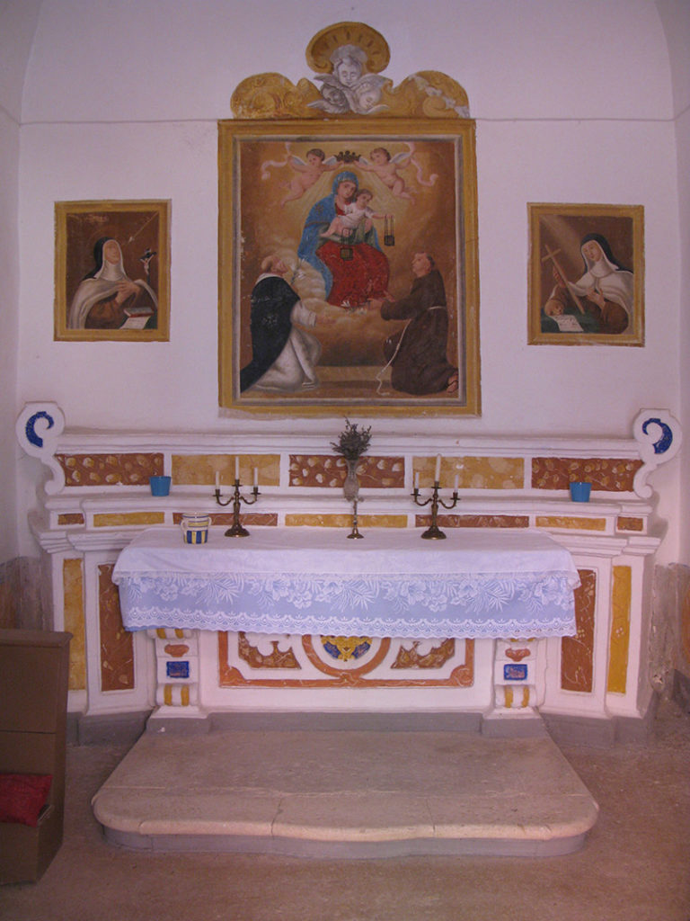 interno della Cappella della Masseria Introna